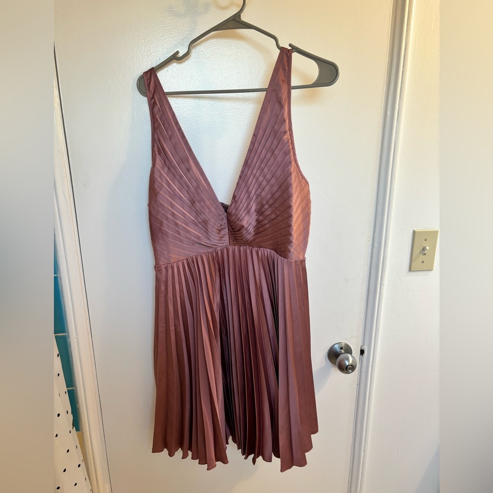 Abercrombie and Fitch Plunge Pleated Mini Dress - Large, Mauve, *never worn*